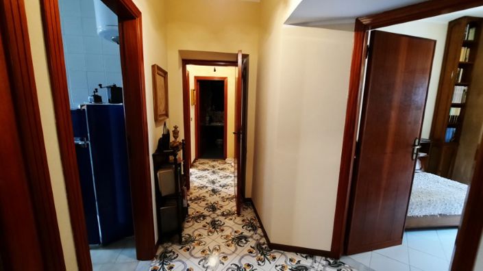 Image No.9-6 Bed Property for sale