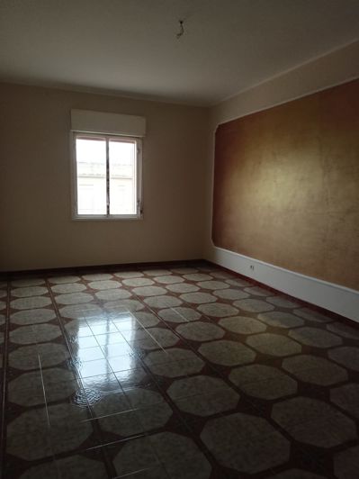 Image No.5-2 Bed House for sale