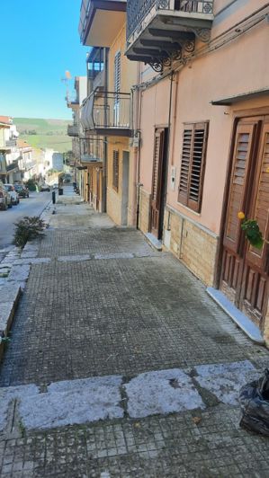 Image No.19-2 Bed House for sale