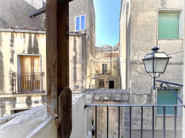 Image No.34-2 Bed House for sale