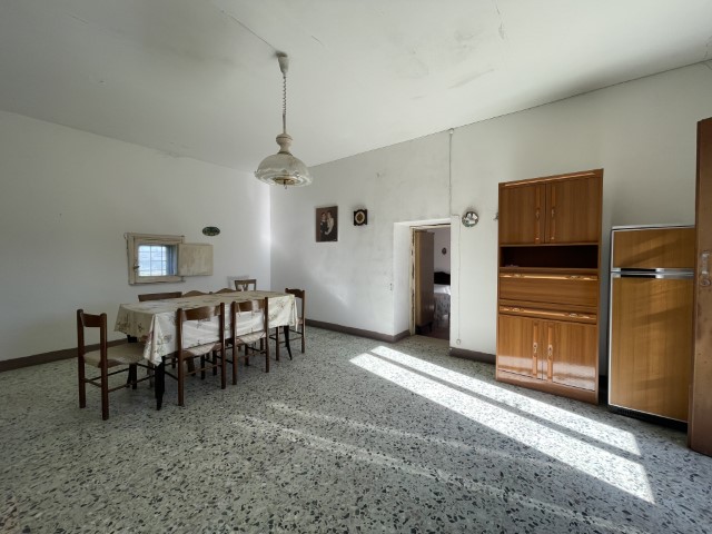 Image No.10-2 Bed Property for sale