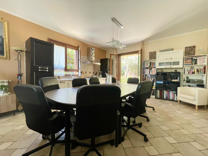 Image No.10-3 Bed Villa for sale