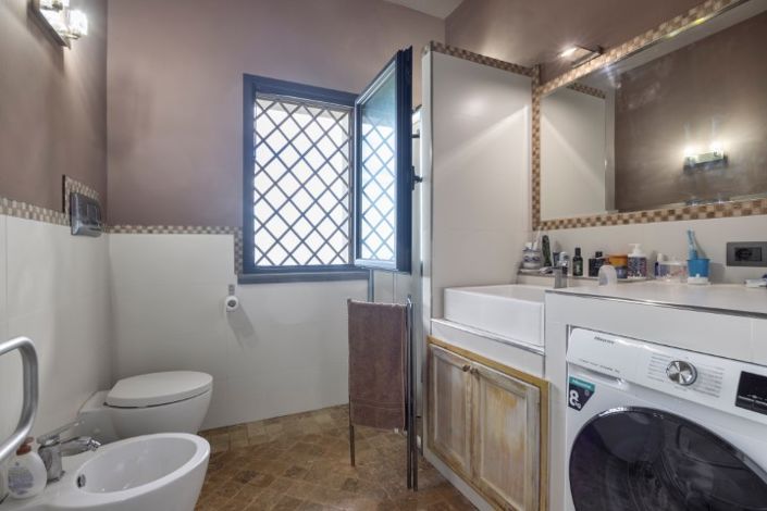 Image No.12-2 Bed Villa for sale