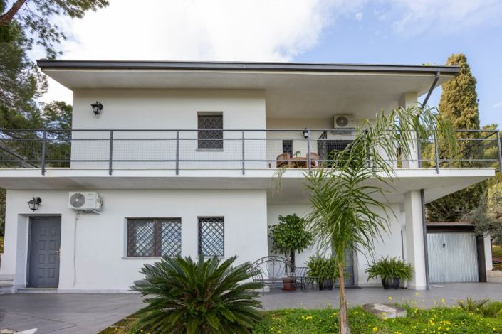 Image No.2-2 Bed Villa for sale