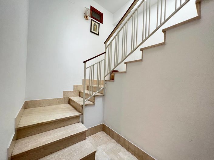 Image No.12-2 Bed House for sale