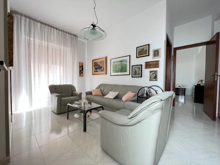 Image No.15-2 Bed House for sale