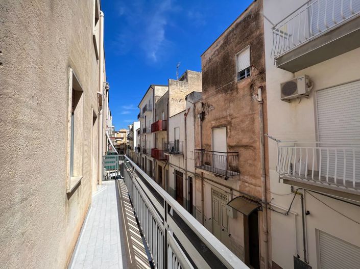 Image No.20-2 Bed House for sale