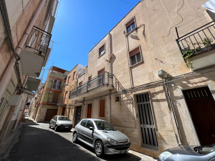 Image No.3-2 Bed House for sale