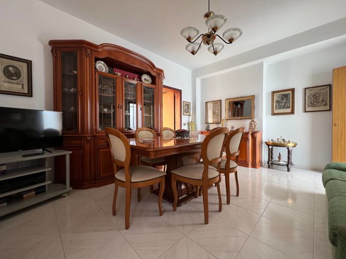 Image No.6-2 Bed House for sale