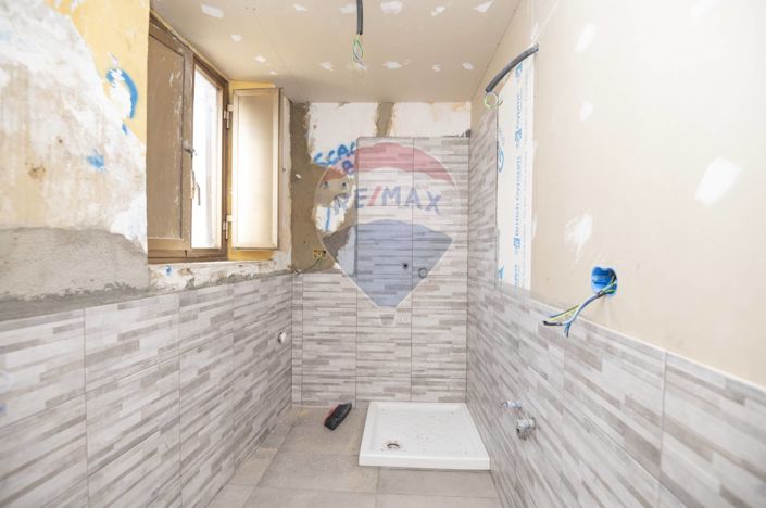 Image No.10-3 Bed House for sale