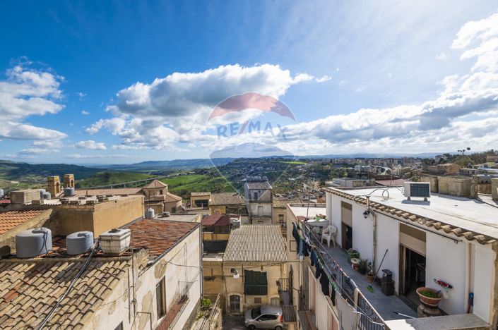 Image No.16-3 Bed House for sale