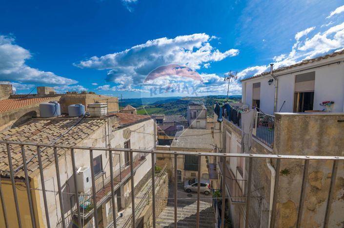 Image No.18-3 Bed House for sale