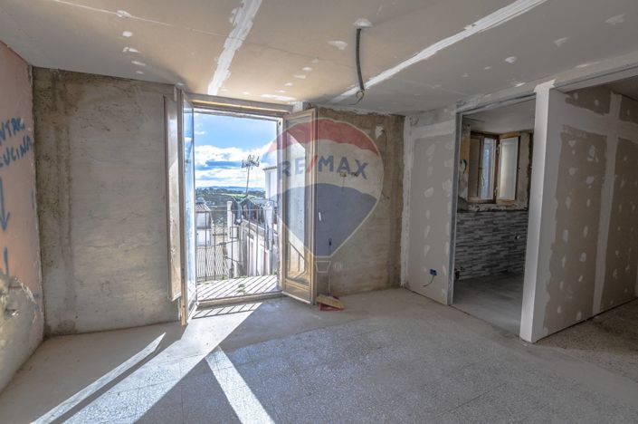 Image No.2-3 Bed House for sale