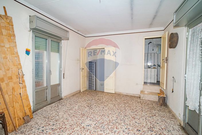 Image No.10-2 Bed House for sale