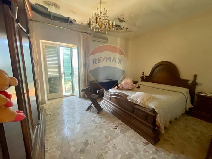 Image No.6-1 Bed House for sale