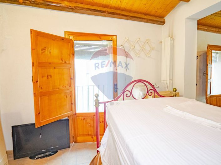 Image No.15-1 Bed House for sale