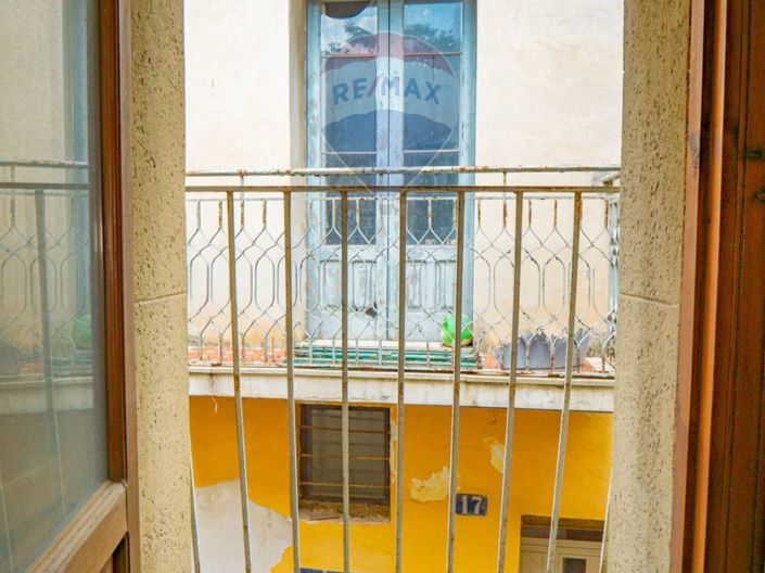 Image No.18-1 Bed House for sale