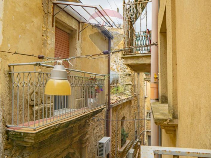 Image No.24-1 Bed House for sale