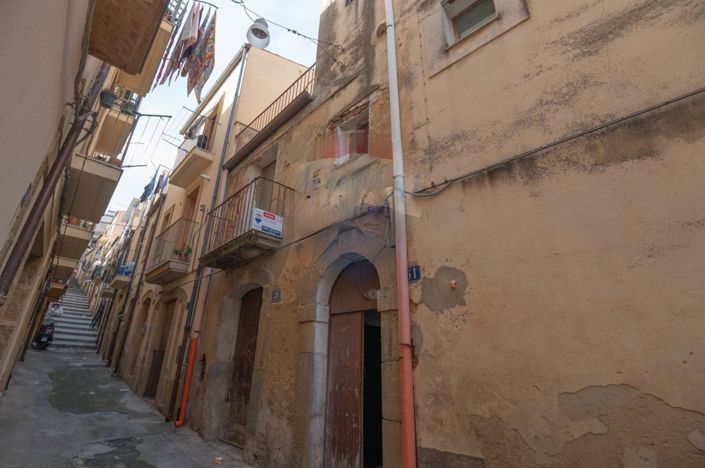 Image No.1-2 Bed House for sale