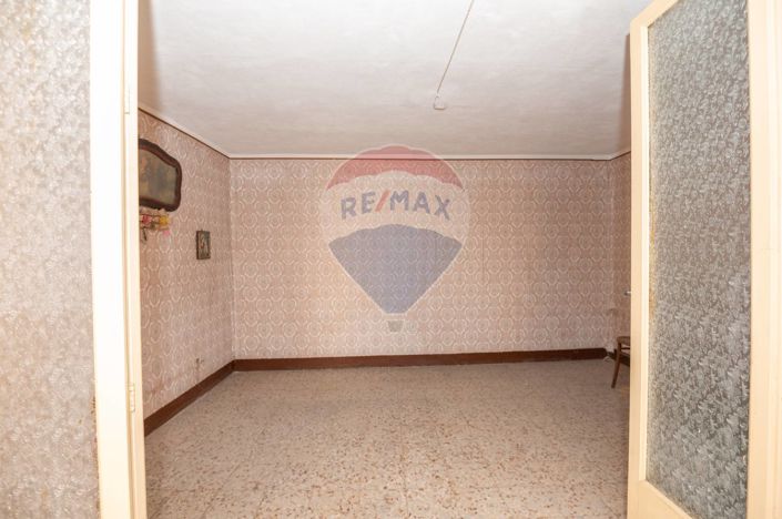 Image No.10-2 Bed House for sale