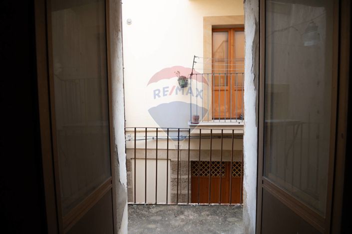 Image No.14-2 Bed House for sale