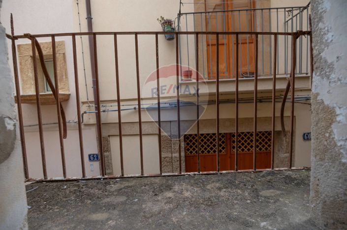 Image No.15-2 Bed House for sale