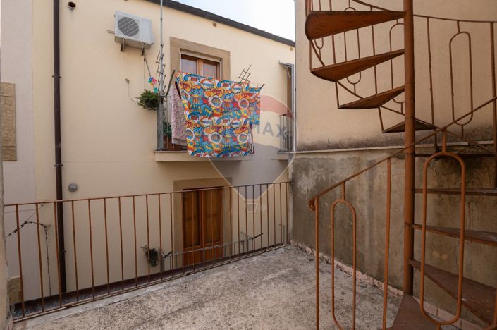 Image No.18-2 Bed House for sale