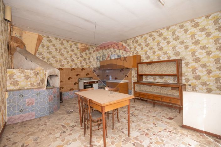 Image No.5-2 Bed House for sale