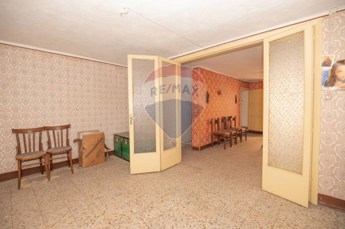 Image No.8-2 Bed House for sale