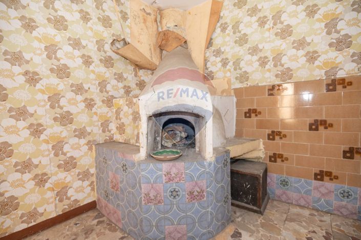 Image No.9-2 Bed House for sale