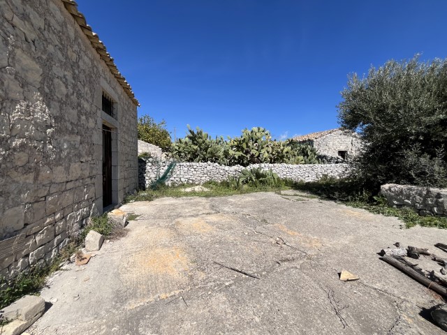 Image No.21-5 Bed Property for sale