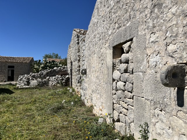 Image No.4-5 Bed Property for sale