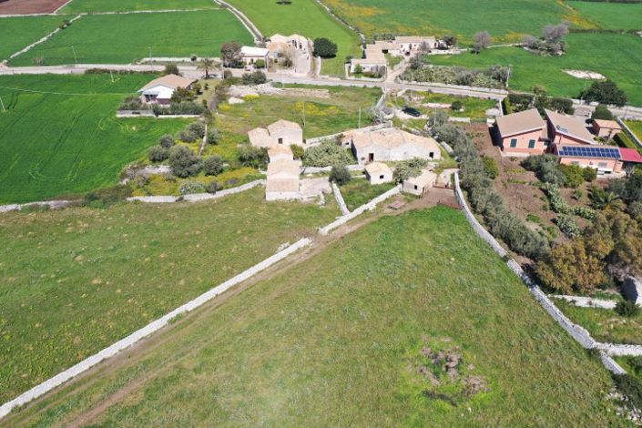 Image No.40-5 Bed Property for sale