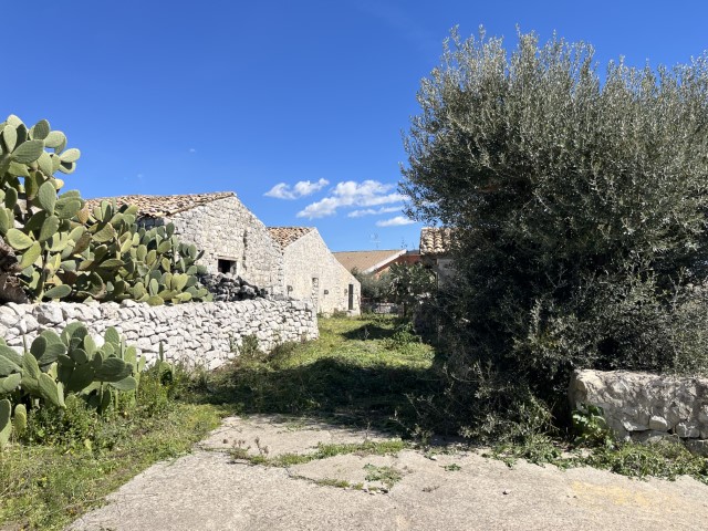 Image No.7-5 Bed Property for sale