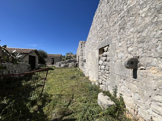 Image No.8-5 Bed Property for sale