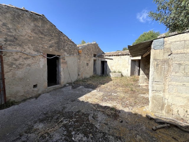 Image No.10-5 Bed Property for sale