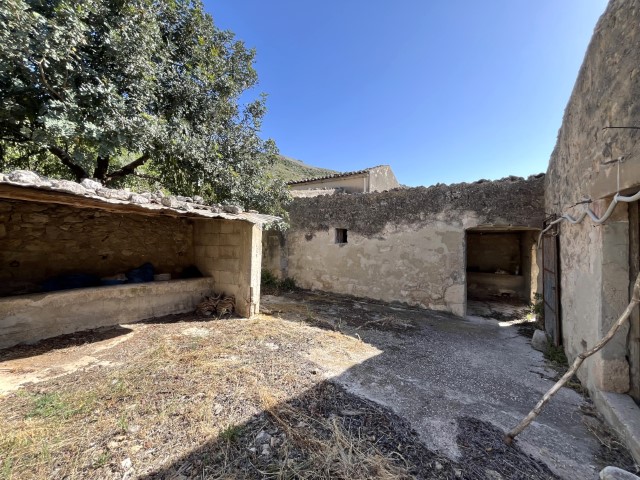 Image No.2-5 Bed Property for sale