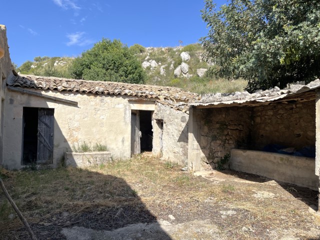 Image No.27-5 Bed Property for sale