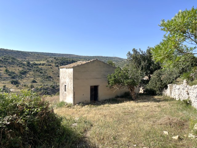 Image No.4-5 Bed Property for sale