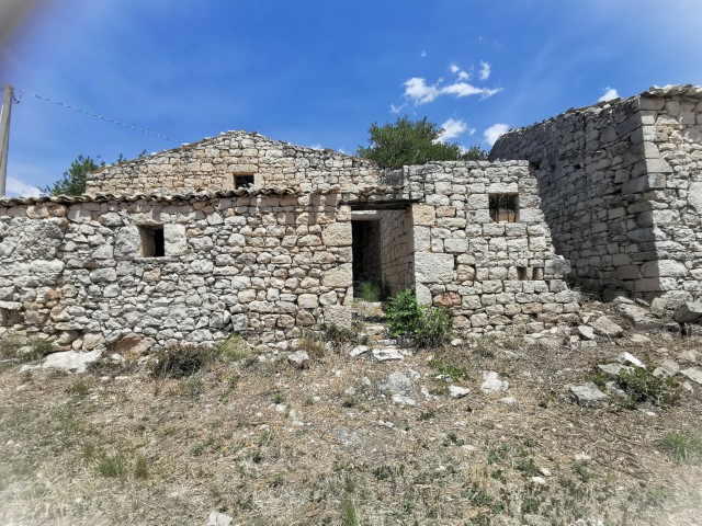 Image No.1-4 Bed Property for sale