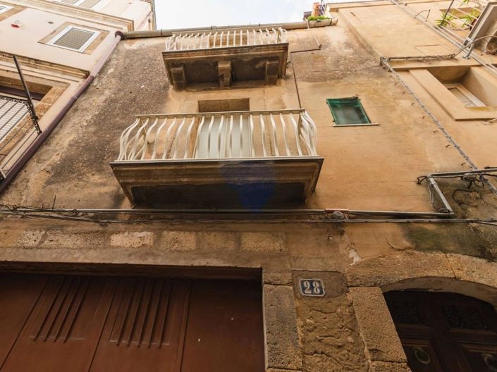 Image No.1-2 Bed House for sale