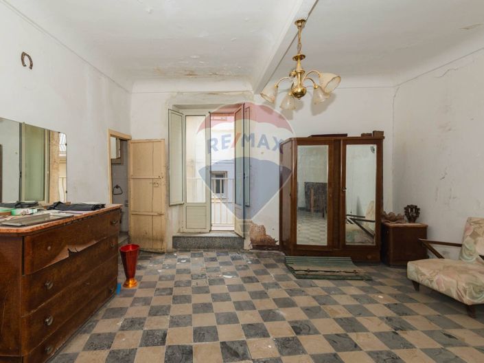 Image No.12-2 Bed House for sale