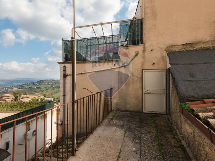 Image No.15-2 Bed House for sale