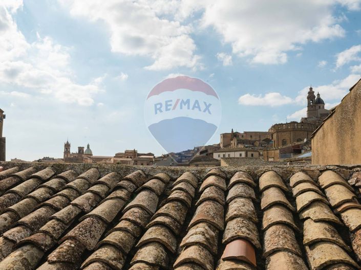 Image No.18-2 Bed House for sale