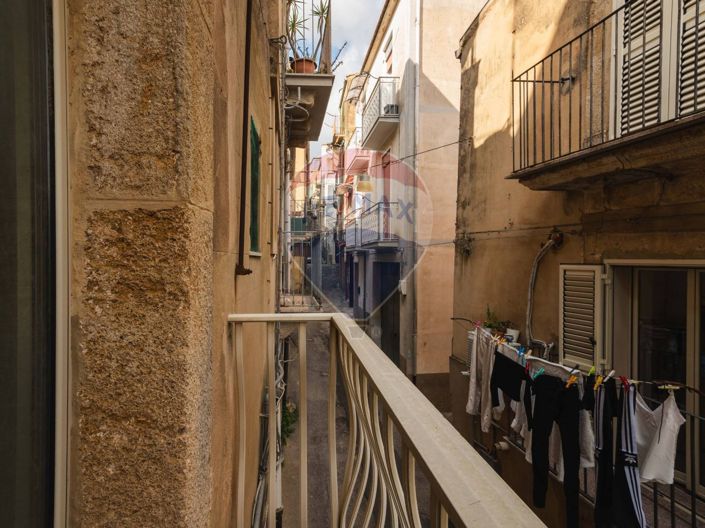 Image No.5-2 Bed House for sale