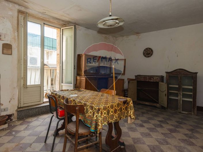 Image No.8-2 Bed House for sale