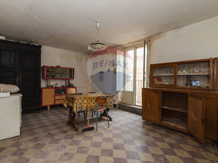 Image No.9-2 Bed House for sale