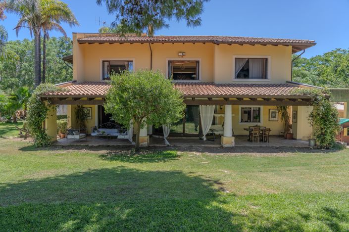 Image No.1-5 Bed Villa for sale