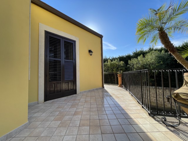 Image No.9-3 Bed Villa for sale