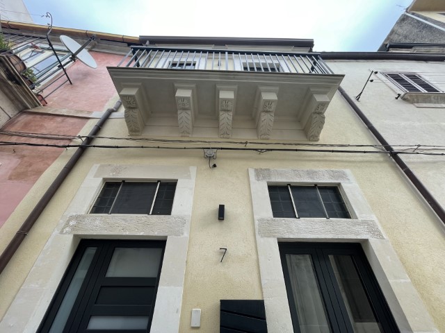 Image No.1-1 Bed House for sale